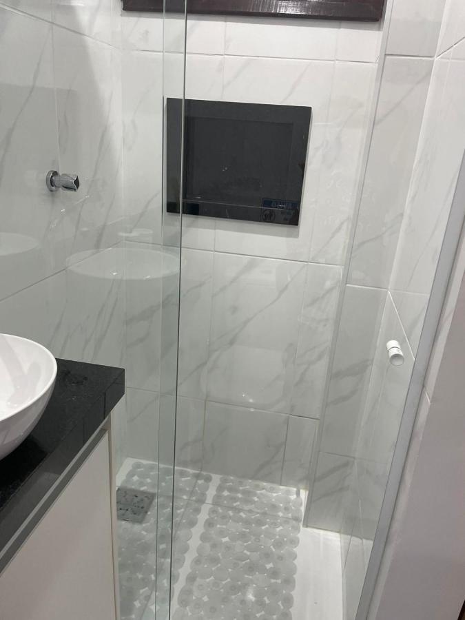 Apartamento moderno e super confortável localizado a alguns passos da Praia Grande Arraial do Cabo Exterior foto